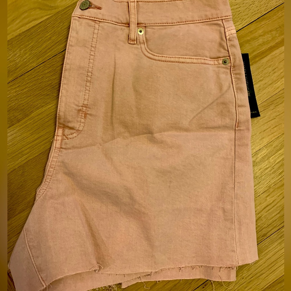 Pale Pink Banana Republic Girlfriend Denim Shorts, size 32